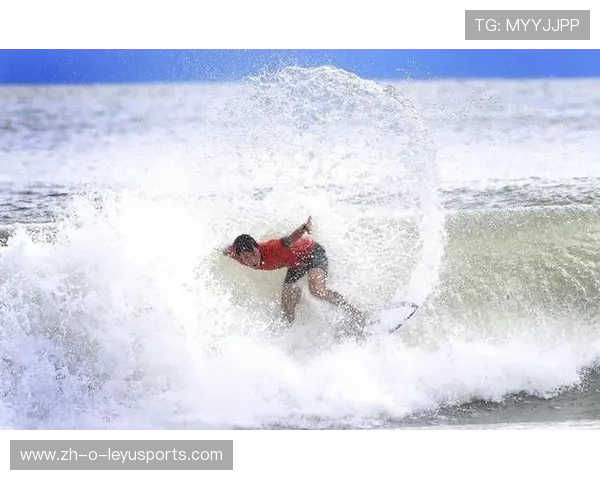 冲浪比赛浪太高选手吓到尖叫又赢了